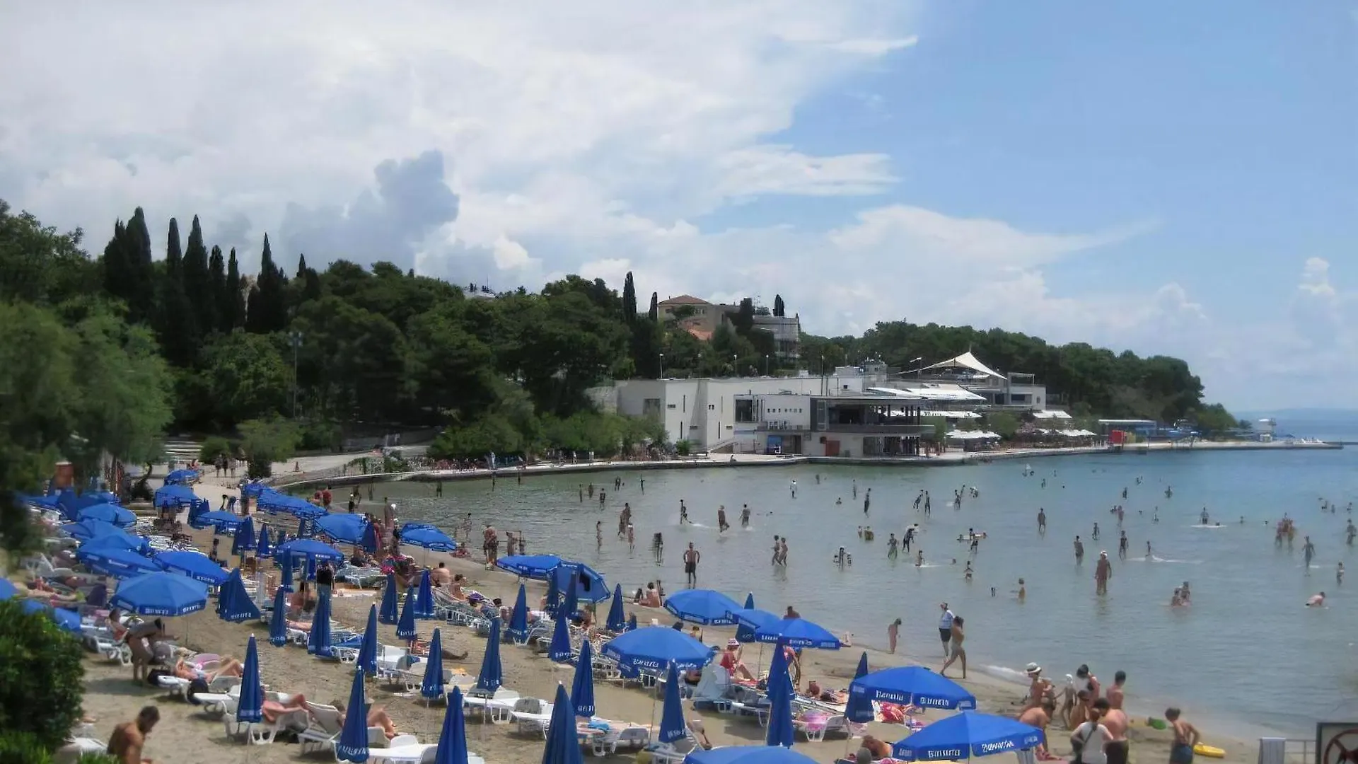 Apartment Studio Im Erdgeschoss, Beim Beruehmten Znjan Strand Split