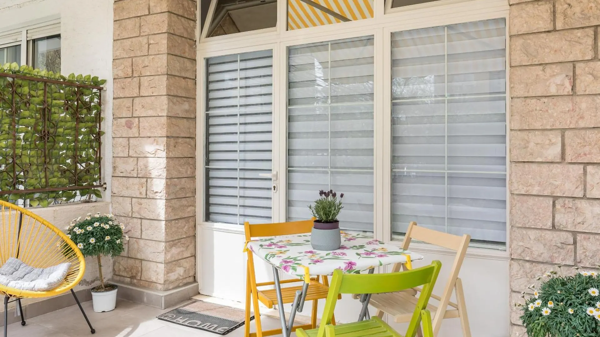 Apartment Studio Im Erdgeschoss, Beim Beruehmten Znjan Strand Split Croatia