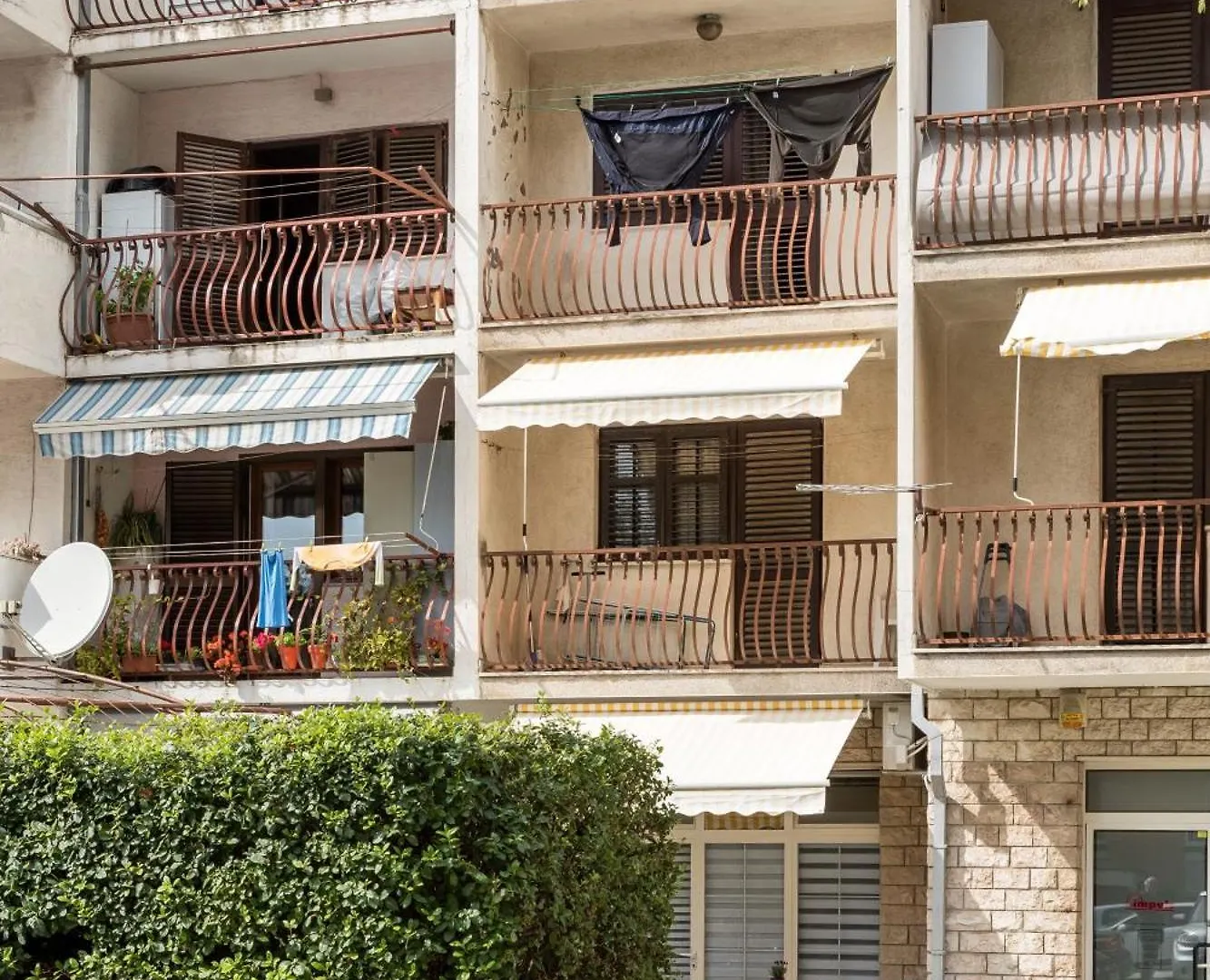 Studio Im Erdgeschoss, Beim Beruehmten Znjan Strand Split Apartment