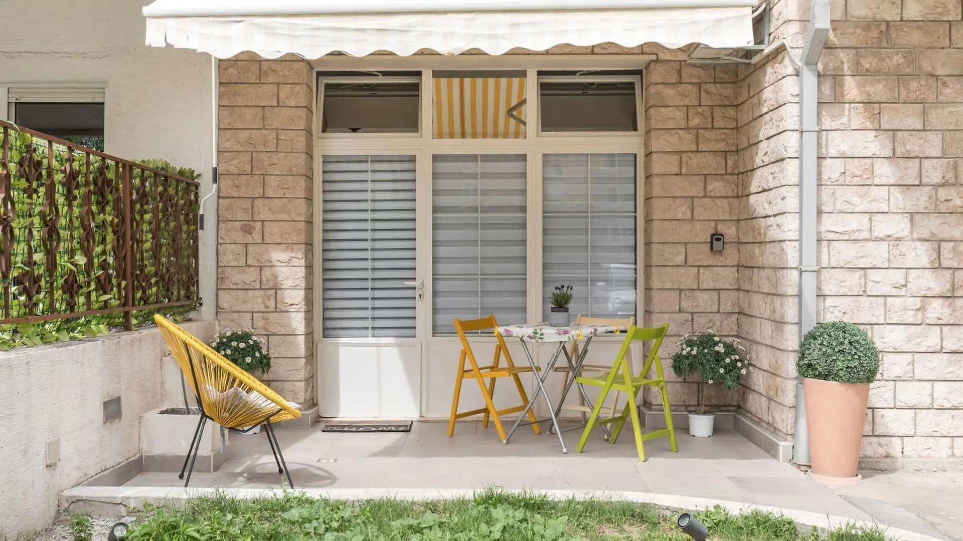 Studio Im Erdgeschoss, Beim Beruehmten Znjan Strand Split Apartment