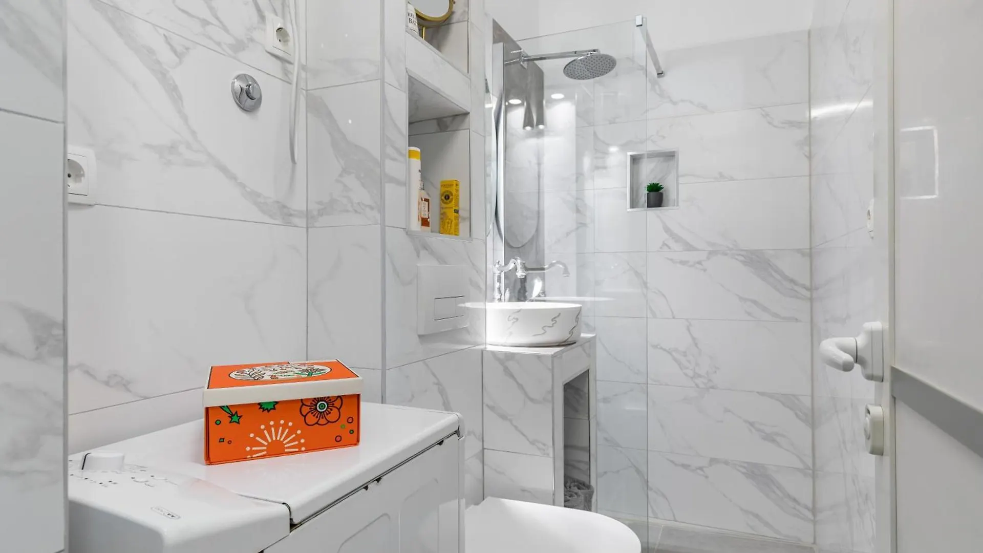 Apartment Studio Im Erdgeschoss, Beim Beruehmten Znjan Strand Split